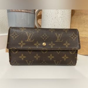 Louis Vuitton Monogram Sarah Wallet